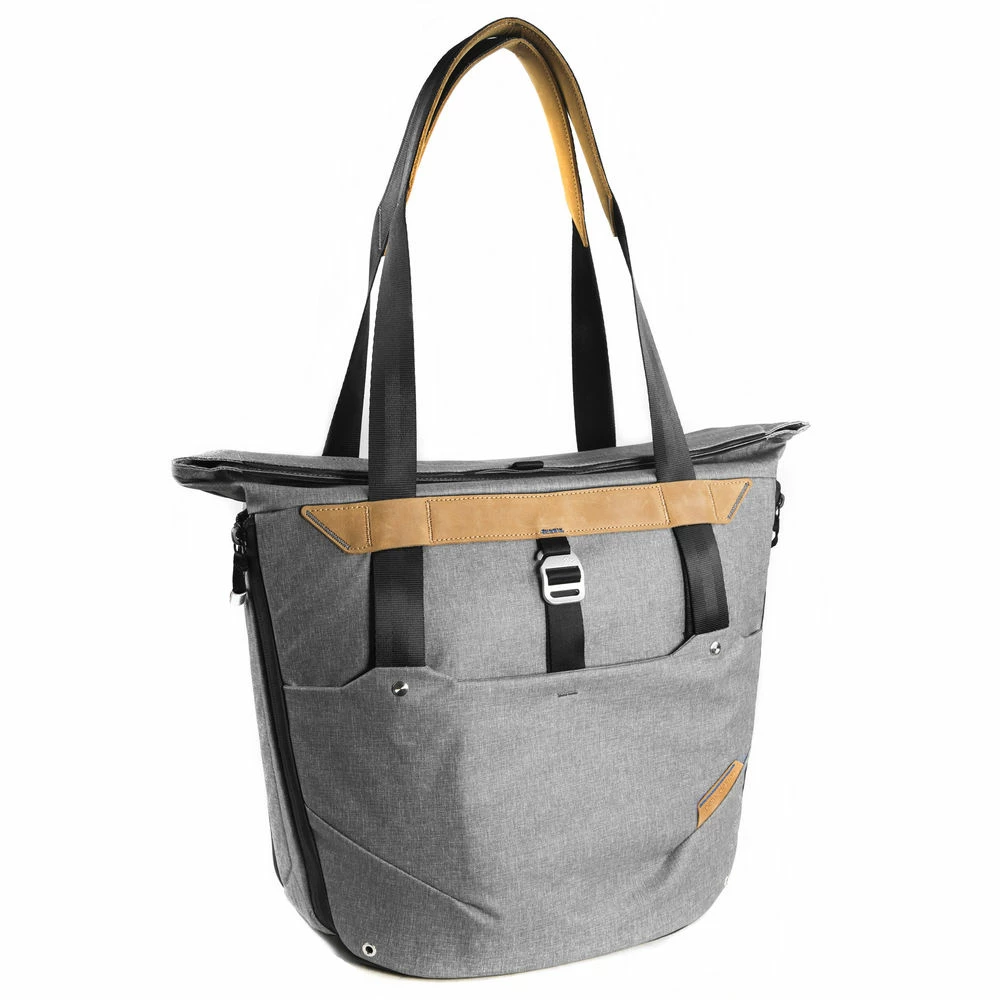 תיק צילום Peak Design Everyday Tote – אפור בהיר תיק צילום Peak Design Everyday Tote – אפור בהיר