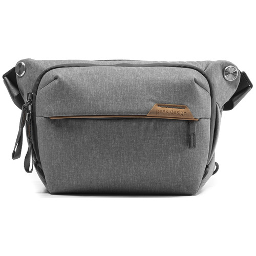תיק צילום Peak Design Everyday Sling 3L – אפור בהיר תיק צילום Peak Design Everyday Sling 3L – אפור בהיר