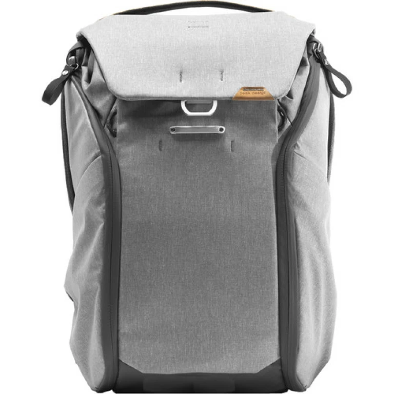 תיק צילום Peak Design Everyday Backpack ASH 20L v2 – אפור בהיר תיק צילום Peak Design Everyday Backpack ASH 20L v2 – אפור בהיר