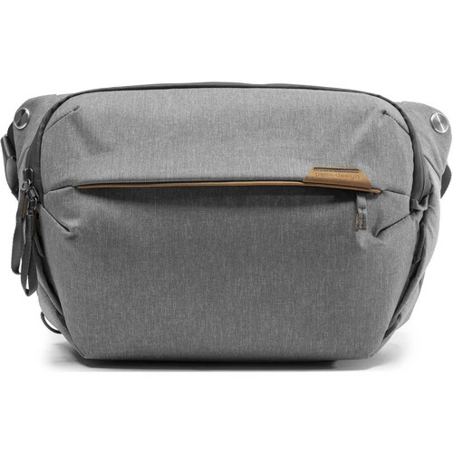 תיק צילום Peak Design Everyday Sling v2 10L – אפור בהיר תיק צילום Peak Design Everyday Sling v2 10L – אפור בהיר