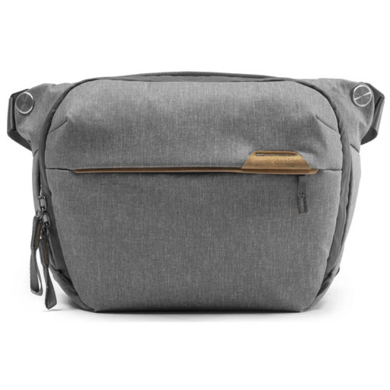 תיק צילום Peak Design Everyday Sling v2 6L – אפור בהיר תיק צילום Peak Design Everyday Sling v2 6L – אפור בהיר